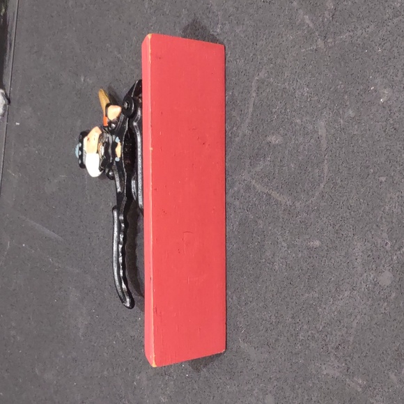 USED VINTAGE CAST IRON HAS WEAR NUT CRACKER PLEASE SEE PHOTS - Picture 11 of 11